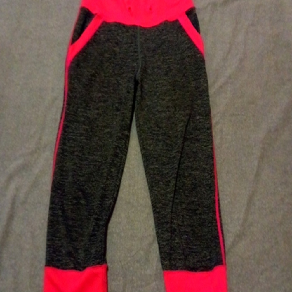 Grey capery leggings